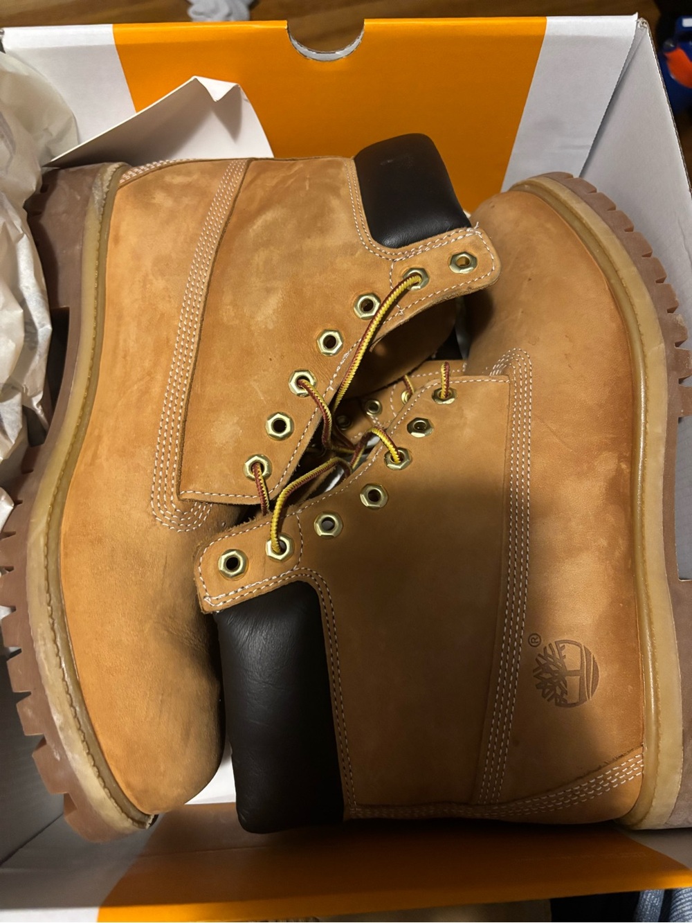 Timberland Premium 6 inch waterproof Boots — Size 11 | Fall Ready 🍂